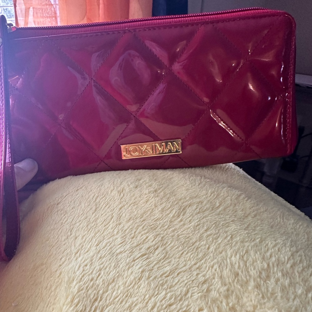 Joy & Iman Glossy Red Quilted wristlet - Picture 7 of 13